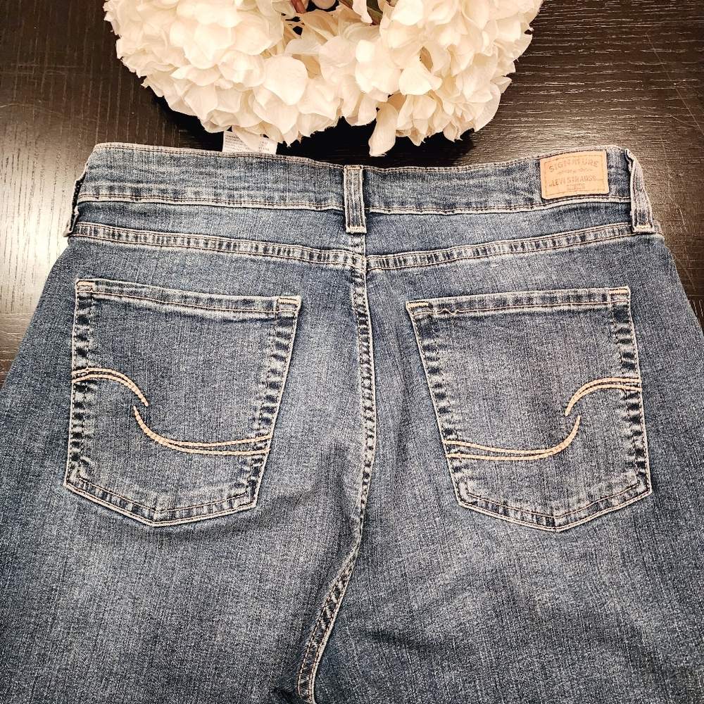 Levi Strauss Denim Mid-Rise Bermuda Shorts Boat Coastal Casual Classic Sz 12 EUC - Picture 9 of 14